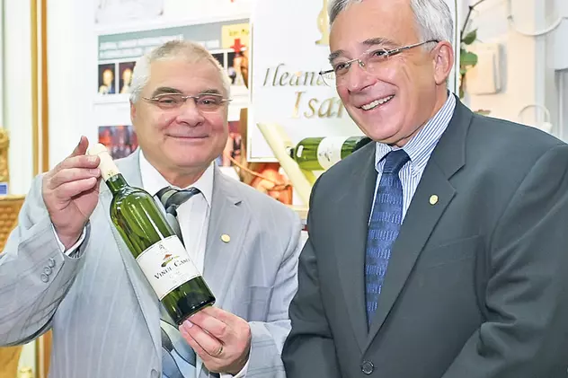 De ce beau românii 40 de pahare cu alcool de Mucenici: «Zeul vinului s-a născut în România»
