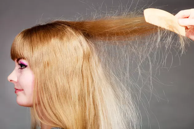 De ce se electrizează părul