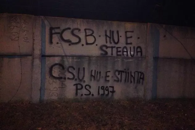 Suporterii "defunctei" FC U au vandalizat stadionul ”Extensiv”! / FOTO