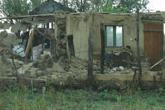 Tragedie la Călăraşi! Muncitor ucis de peretele unei case pe care o demola 