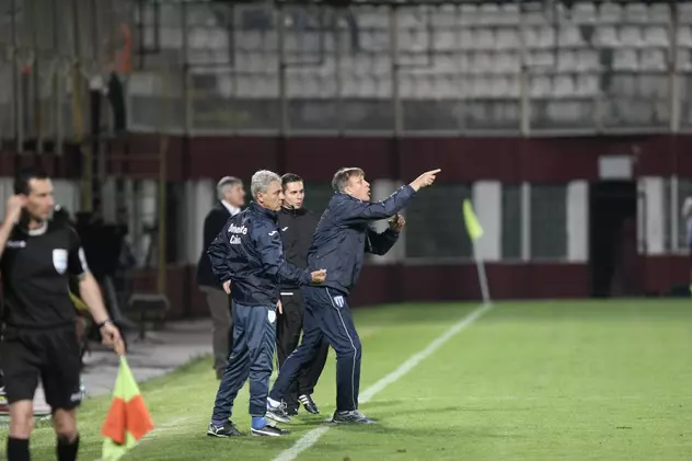 Cârțu și Săndoi părăsesc CS U Craiova. Acuzații grave: ”S-a bătut în pauză cu delegatul clubului”