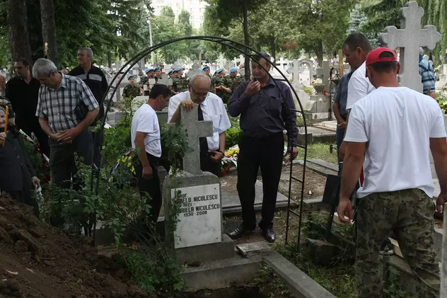 ”Profesorul” Niculescu, înmormântat cu onoruri militare / FOTO
