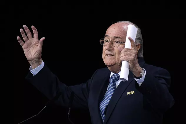 Undă de șoc în fotbalul mondial! Comisia de Etică a decapitat conducerea FIFA și UEFA: ^Elvețianul Blatter și francezul Platini, suspendați pentru 90 de zile! Francezul nu mai poate candida