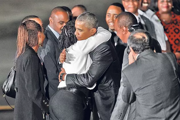 Obama şi-a întâlnit sora vitregă în Kenya