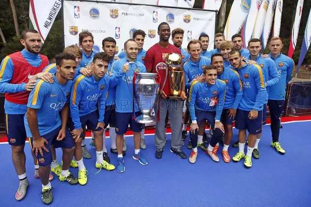 Fotbaliștii Barcelonei s-au antrenat cu starurile NBA de la Golden State Warriors / VIDEO
