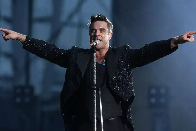 Moment emoționant! Robbie Williams a plâns pe scenă, după ce a dedicat “Angels” victimelor din atacul de la Manchester