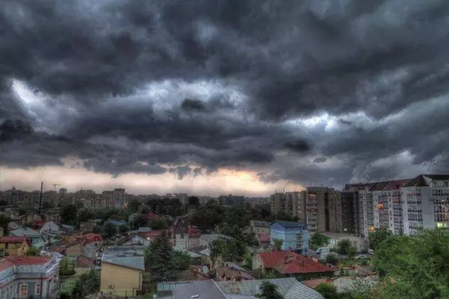 UPDATE | Avertizare nowcasting COD PORTOCALIU și COD GALBEN de furtuni și grindină, în București și în mai multe județe