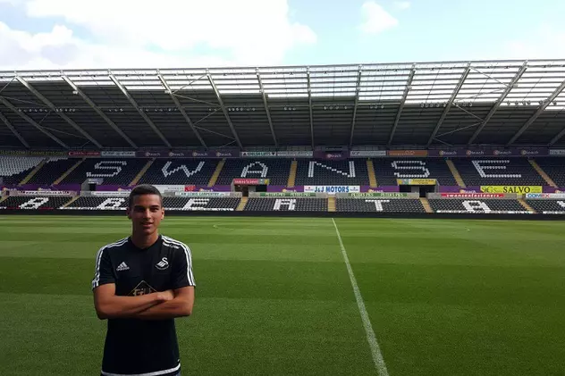 Fiul lui Cristi Dulca a semnat cu galezii de la Swansea