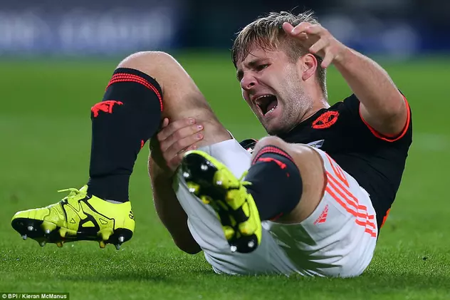 Englezul Luke Shaw a suferit o accidentare horror la meciul PSV - Manchester United / GALERIE FOTO
