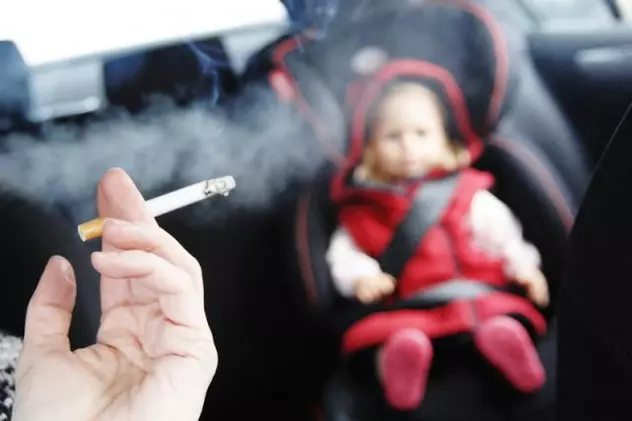 Fumatul ar putea fi interzis în mașinile personale în care se află minori și femei însărcinate