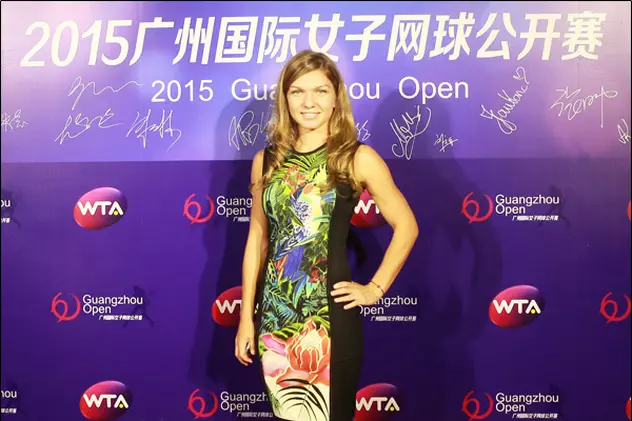 Simona Halep i-a impresionat pe chinezi cu ținuta afișată la gala de deschidere a turneului de la Guangzhou / GALERIE FOTO