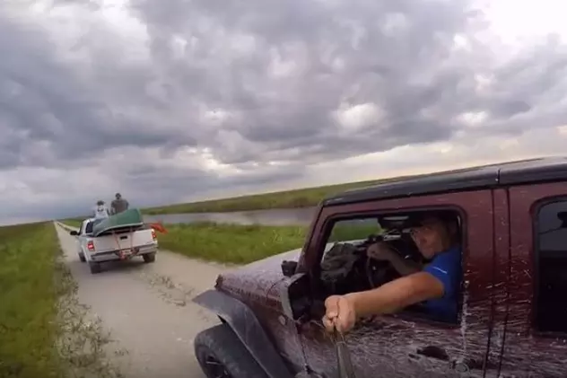 A vrut să-și facă selfie la volan! Iată ce a urmat! | VIDEO