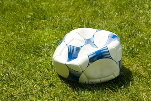Tragedie în fotbal! Un jucător de 31 de ani a murit pe teren