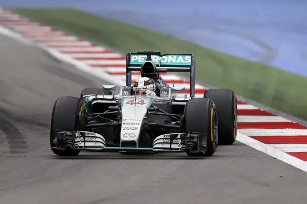 Hamilton va fi retrogradat cinci locuri pe grila de start a Marelui Premiu al Chinei