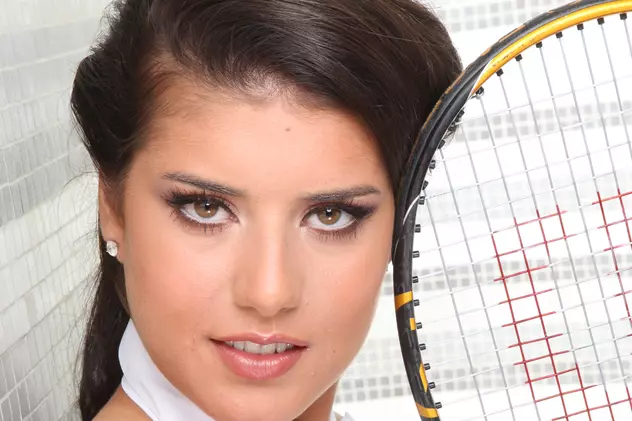 Tenis. Începe Wimbledonul! Simona Halep, impecabilă la petrecerea jucătoarelor. Cîrstea i-a băgat pe toți în boale! Imagini sexy și pupici de la frumoasa Sorana / VIDEO