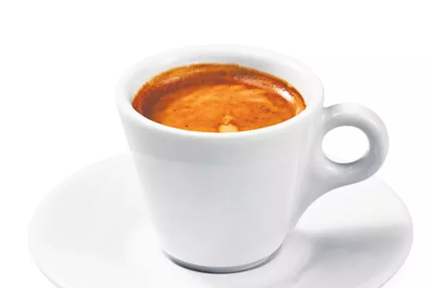 Bei cel puţin trei ceşti de cafea pe zi? Trăieşti mai mult!