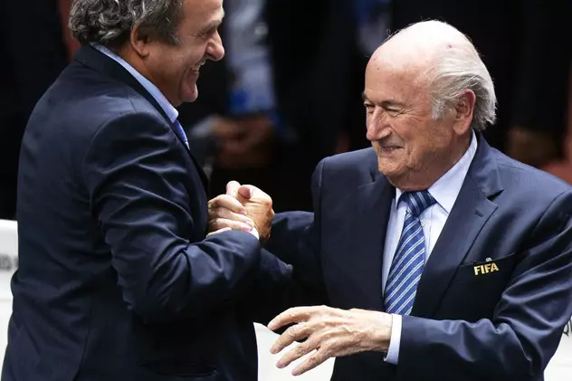 Blatter şi Platini au fost suspendaţi opt ani din toate activităţile fotbalistice, ^ pentru "conflict de interese" şi "plată neloială" / FOTO&VIDEO