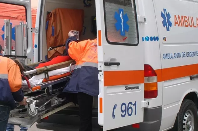 S-au încins liniile la Ambulanță în prima zi de Crăciun. Record absolut de bolnavi, în Capitală, după ”marea ghiftuială”