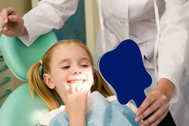 Elevii, studenți și ucenicii pot merge gratis la stomatolog