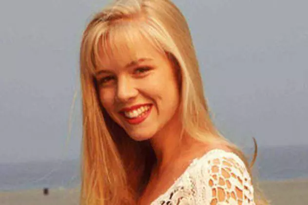 O mai recunoşti pe Jennie Garth, simpatica blondă din Beverly Hills 90210? Uite cum s-a transformat în 16 ani de la sfârşitul serialului