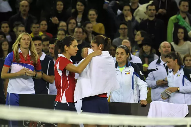 Andreea Mitu a plâns după ce a pierdut meciul de dublu. Se consideră vinovată de înfrângerea României în fața Cehiei: ”Evoluția mea a dus la rezultatul acesta” / VIDEO