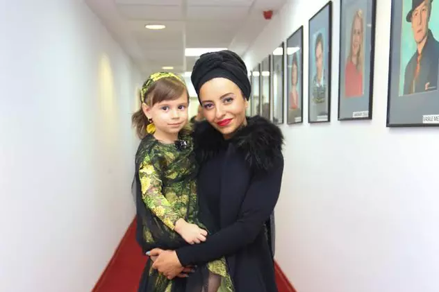 Giulia Anghelescu a plâns de emoție! Fiica ei de patru ani a avut prima prezentare de modă