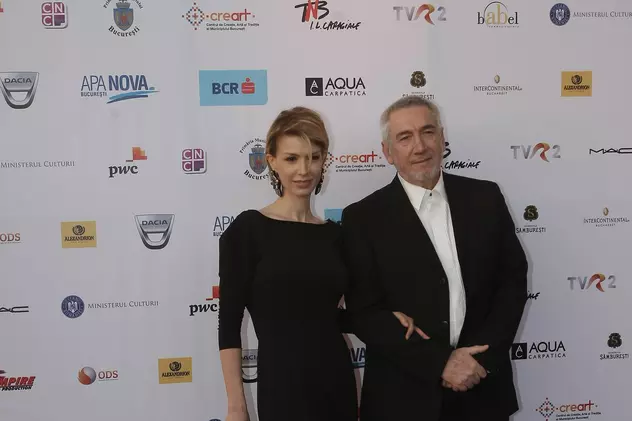 VIDEO EXCLUSIV/ Cum are de gând ”primărița Manuela” să explice în Las Fierbinți schimbarea radicală de look ! ”M-a tuns Vasile cu ciobul”
