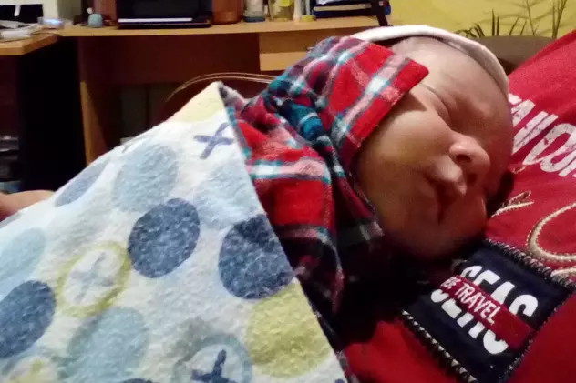 Povestea tragică a lui Luca Eduard, bebelușul care era perfect sănătos marți, dar care a murit sâmbătă, sub ochii doctorilor| VIDEO