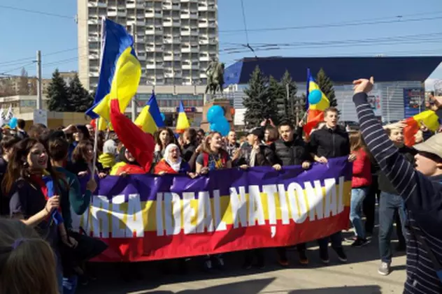 Marșul Unirii la Chișinău: Cântece patriotice, gafe și alerte cu bombă
