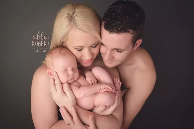 Cum le-a ”mulțumit” un nou-născut părinților pentru prima lui ședință foto