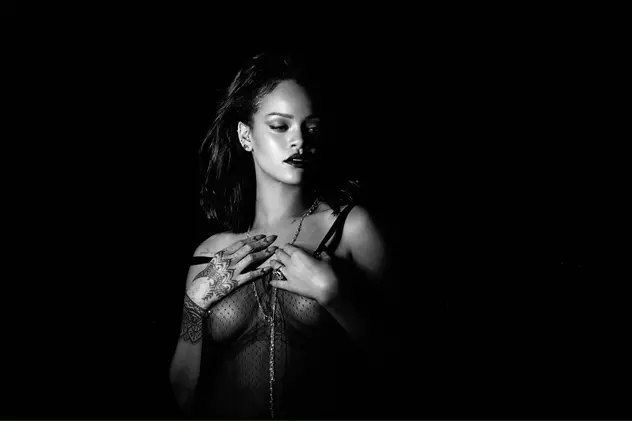 Rihanna, aproape goală în noul videoclip! Fotografii incendiare