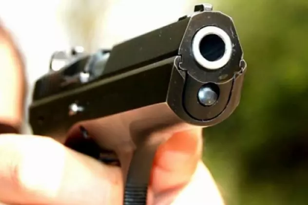 Un poliţist din Arad s-a împuşcat în gură cu arma din dotare