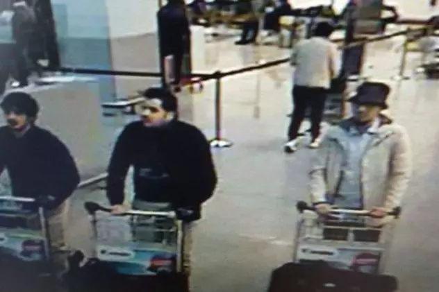 Atentate în Bruxelles| Imagini noi cu suspectul cu pălărie neagră care a fugit de pe aeroportul Zaventem. Ce traseu a avut după atentate / VIDEO