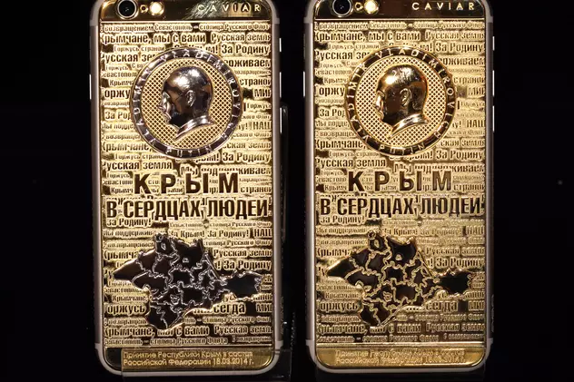 iPhone-uri din aur, gravate cu chipul luI Vladimir Putin, la vânzare în Rusia. Telefoanele au fost create pentru a marca anexarea Peninsulei Crimeea