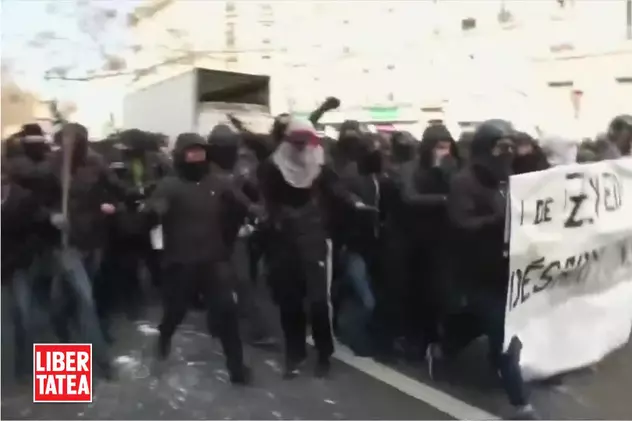 BĂTĂI DE STRADĂ ÎN PARIS ÎNTRE PROTESTATARI ȘI POLIȚIE / VIDEO