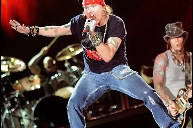 Surpriză pentru fanii Guns N' Roses! Axl Rose este noul solist al grupului rock AC/DC!