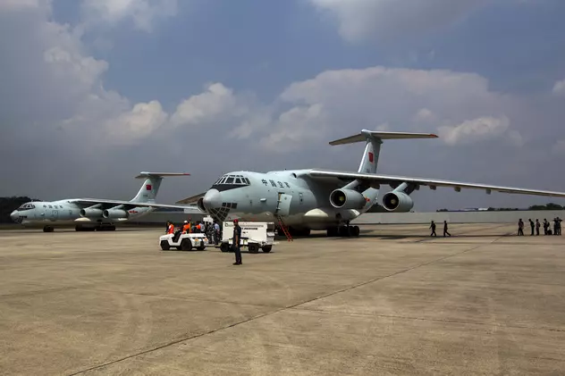 Un avion militar chinezesc a aterizat pentru prima dată pe o insulă disputată