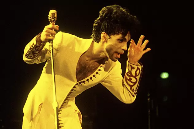 Prince, diagnosticat cu SIDA cu câteva luni înainte de a muri? Cântăreţul ar fi refuzat să se trateze, din cauza religiei