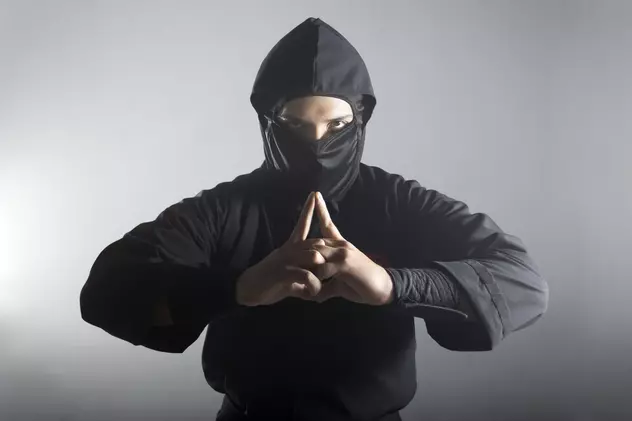 Un fotomodel american cu abilități acrobatice a devenit primul ninja străin din Japonia