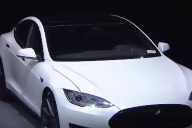 Tesla a lansat Model 3, cel de-al treilea autoturism electric al companiei. Cât costă şi ce specificaţii are