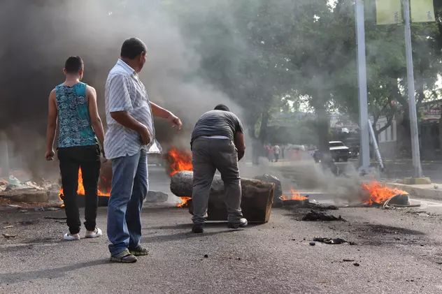 Situație disperată în Venezuela! Armata a fost scoasă pe străzi să protejeze magazinele