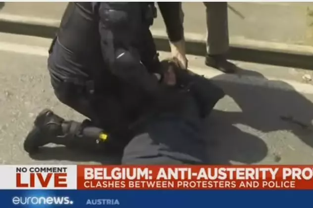 Haos la Bruxelles! Protestatarii nemulțumiți au aruncat cu petarde și fumigene! Un polițist a fost rănit, iar autoritățile au recurs la furtunuri cu apă| VIDEO