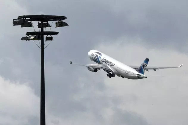 Ipoteza ciudată despre prăbușirea avionului EgyptAir: a fost doborât de un meteorit