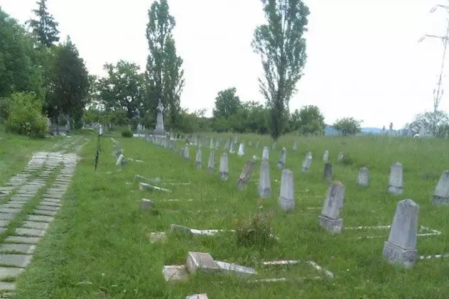 Caz revoltător în Dej. Zeci de morminte ale eroilor din Primul Război Mondial au fost profanate