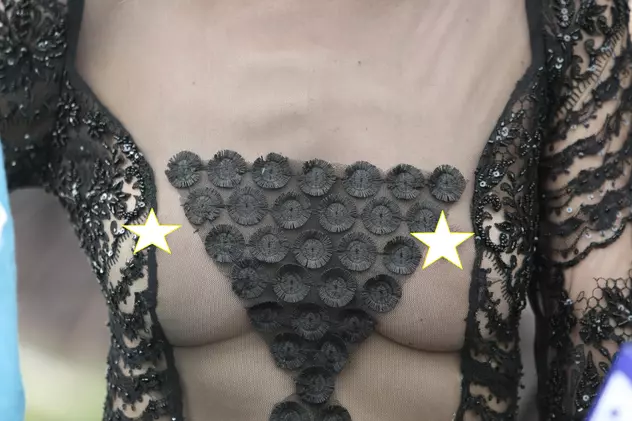 FOTO EXCLUSIV/ Imagini de infarct cu un fotomodel al „Epocii de Aur”. Deși nu mai are corpul de altă dată, a defilat în sânii goi cu rochie transparentă