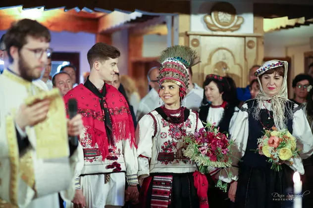 Dansatoarea Andreea Popescu s-a măritat după o rețetă atipică. Nuntă țărănească celebrată la mega-fițe!