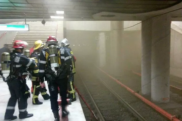 Incendiu la stația de metrou Timpuri Noi! Un tren a luat foc în mers