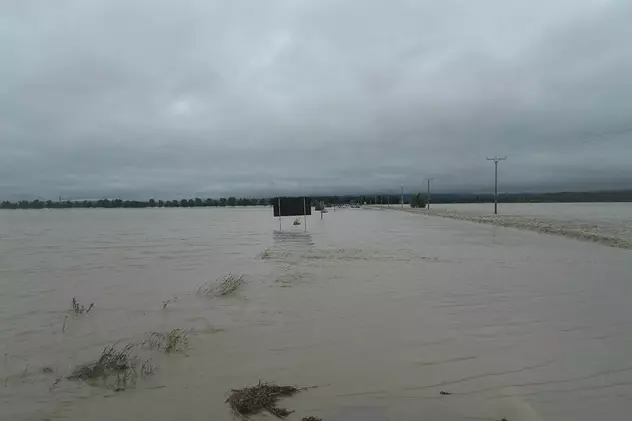 UPDATE: Pericolul inundațiilor rămâne, COD PORTOCALIU în patru județe