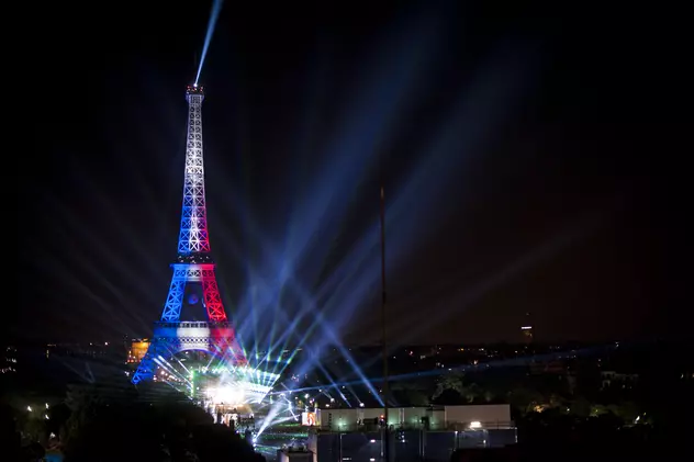 Un an de la atentatele de la Paris. Starea de urgență va fi prelungită