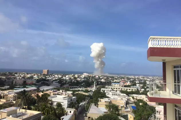 UPDATE| Explozii puternice la aeroportul internațional Mogadishu, soldate cu cel puțin 13 morți